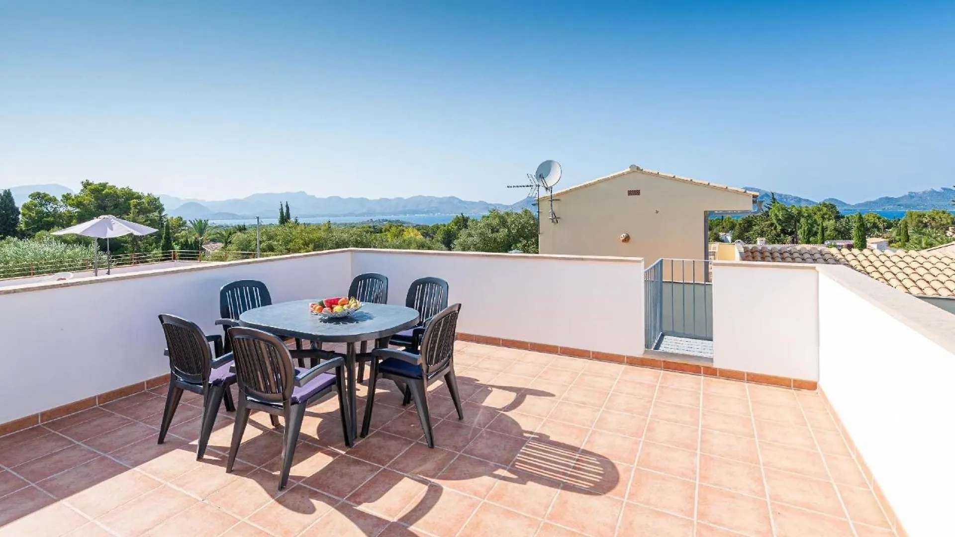 Ferienvilla, Mit Pool, Grosser Terrasse Und Atemberaubenden Meerblick U Bergblick Alcudia  Spain