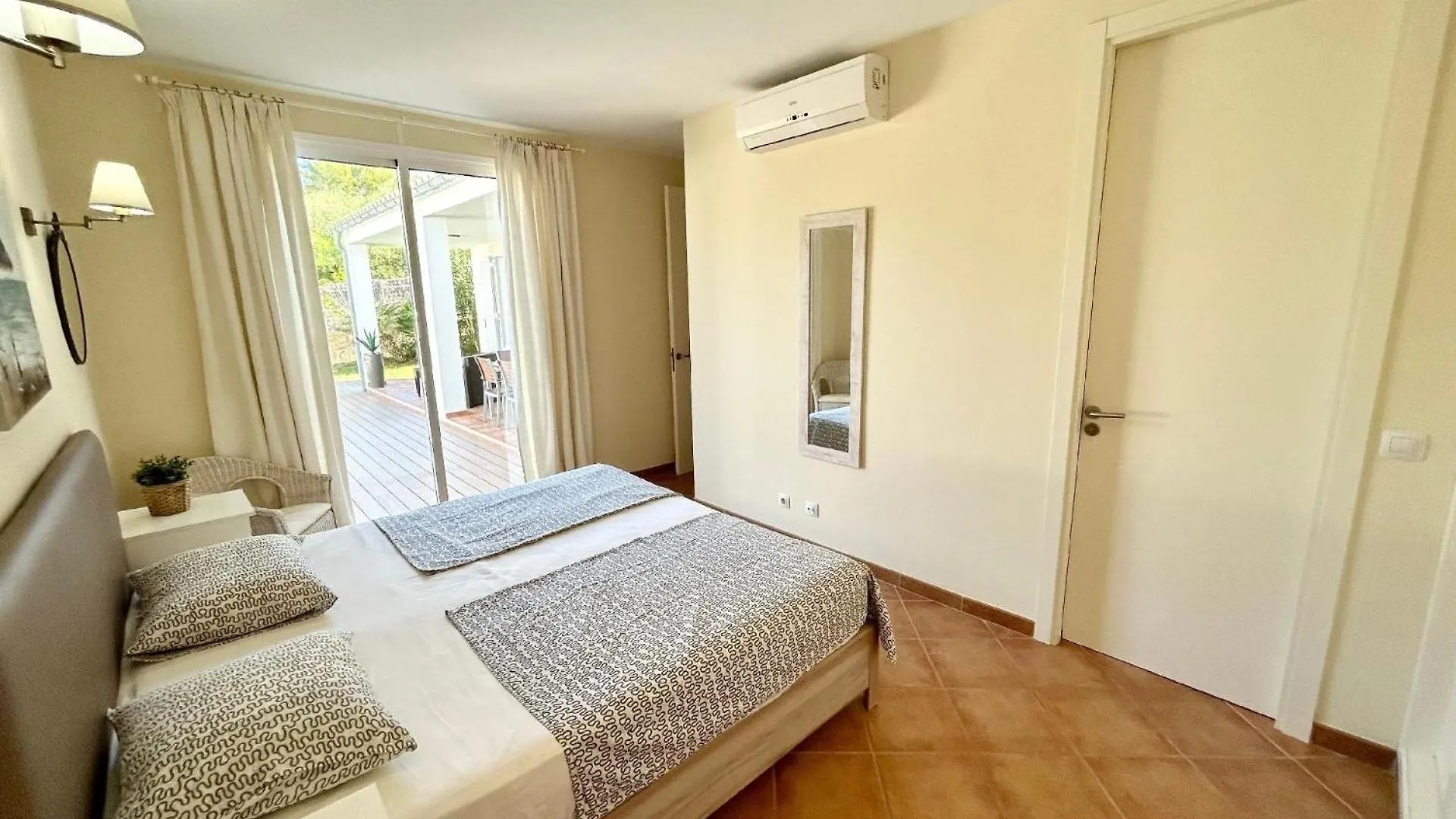 Ferienvilla, Mit Pool, Grosser Terrasse Und Atemberaubenden Meerblick U Bergblick アルクディア 別荘